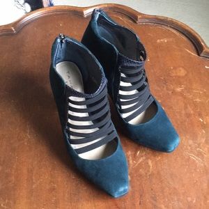 Tahari Suede Shoes